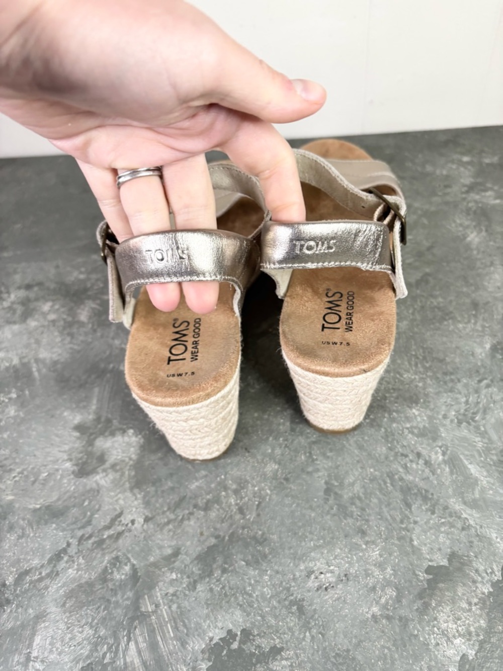 TOMS Aurdrey Espadrille Wedge Sandal size 7.5 metallic tan silver - Picture 9 of 12